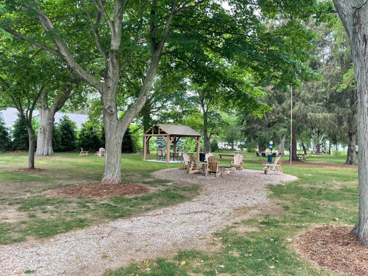 Starlite Resort Saugatuck Exterior foto